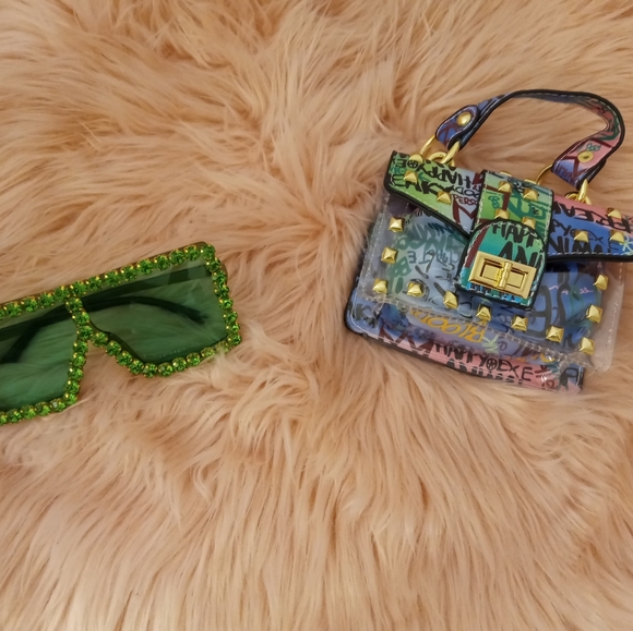 Matching Accessories Set - Picture 2 of 4